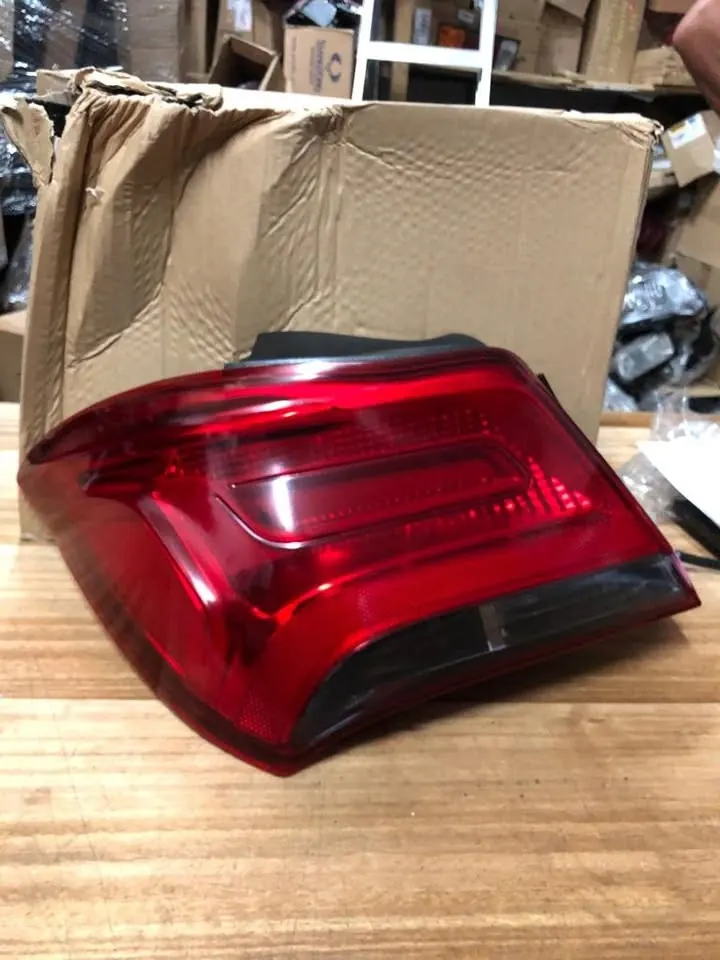 Focos traseros Chevrolet Onix (2019), derecho e izquierdo