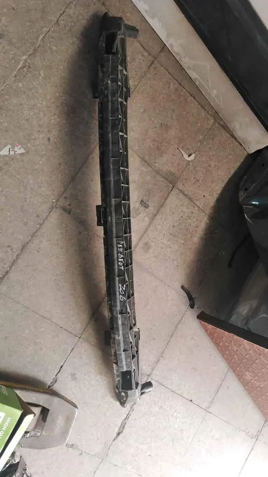 Refuerzo delantero de parachoques Peugeot 206 (1999–2008)