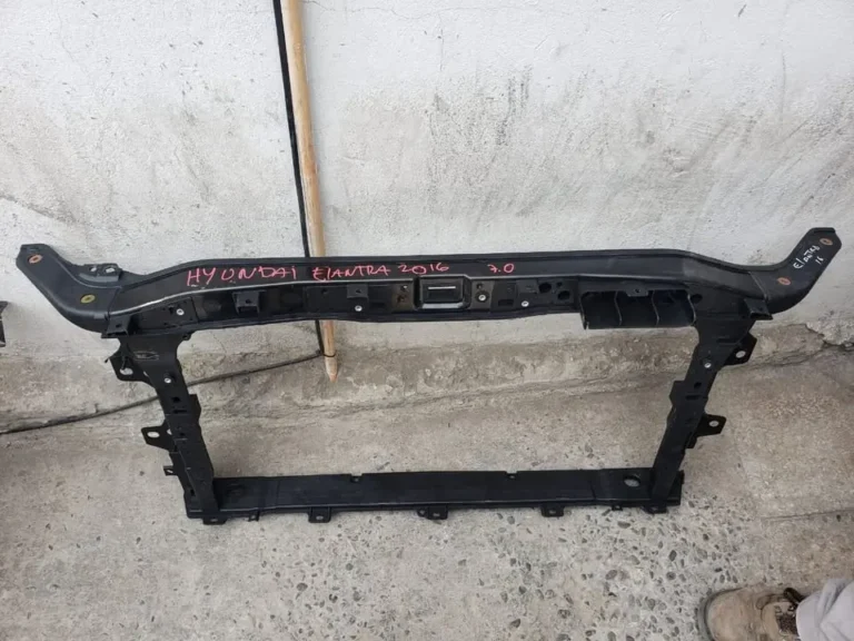 Frontal Hyundai Elantra (2016)