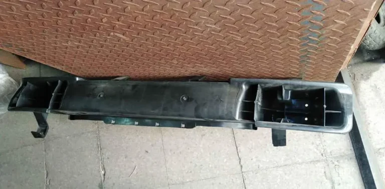 Refuerzo parachoque trasero plástico Chevrolet Aveo sedán (2008-2016)