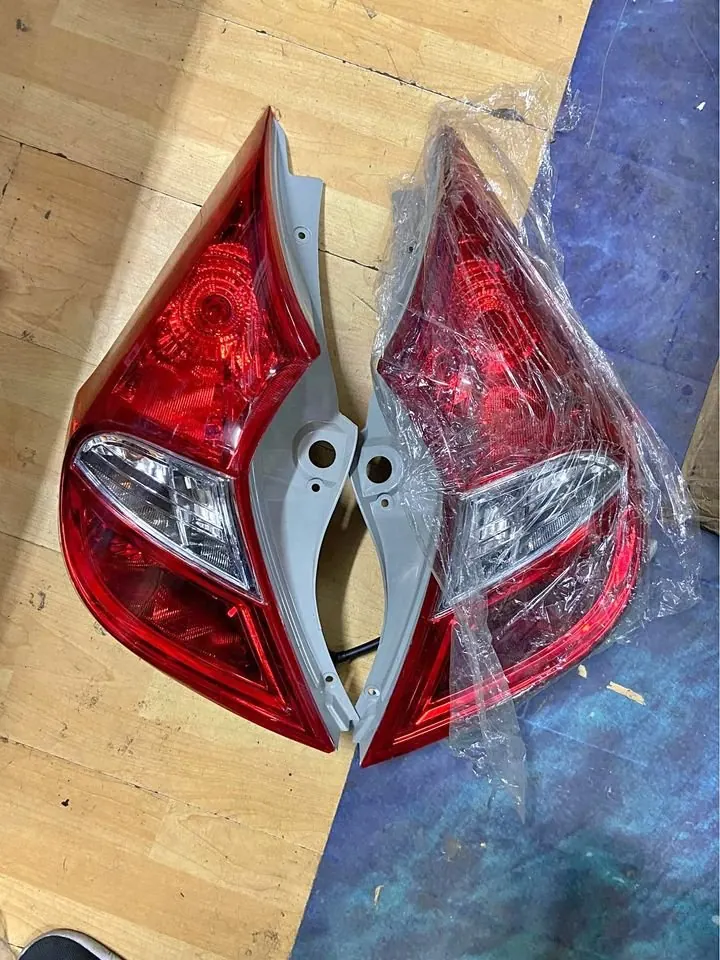 Focos traseros Hyundai Accent RB HB — 11 15, el par