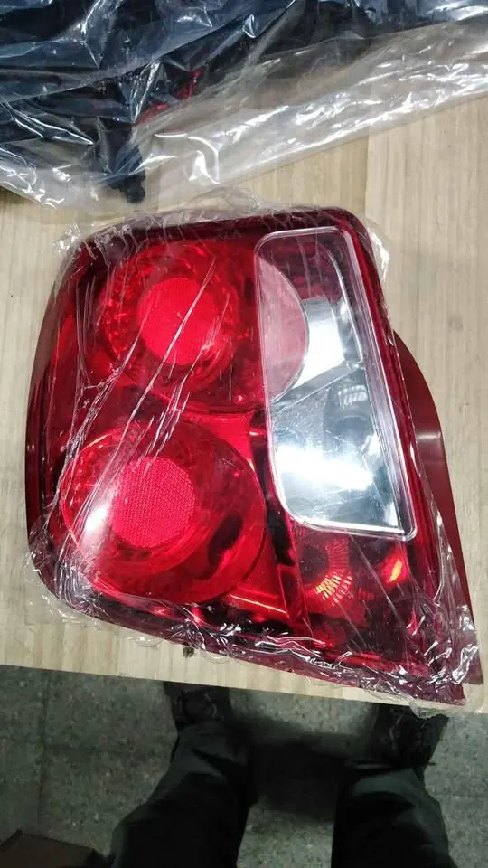 Foco trasero izquierdo Chevrolet (04–12)