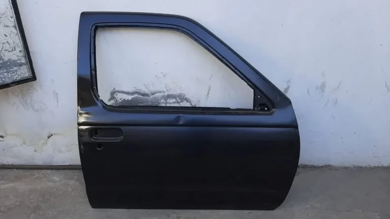 Puerta delantera derecha Nissan Terrano (2003/2015) — fotografía del repuesto