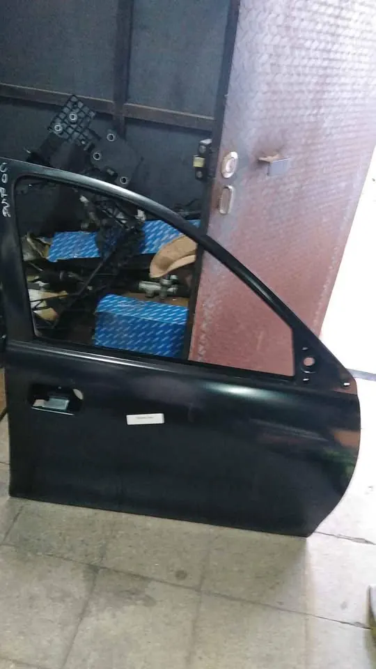 Puerta delantera derecha Chevrolet Corsa