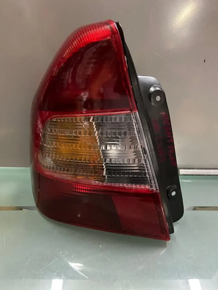 Foco trasero izquierdo Hyundai Accent Prime (2001/2003)