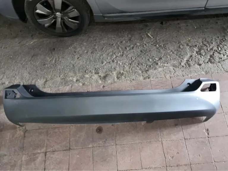 Parachoque trasero Toyota RAV4 (2013–2015)