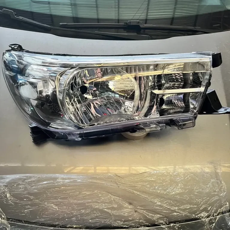 Óptico derecho Toyota Hilux DX (2016–2025)