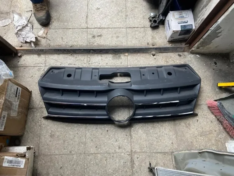 Máscara Volkswagen Amarok (2010/2017) — fotografía del repuesto