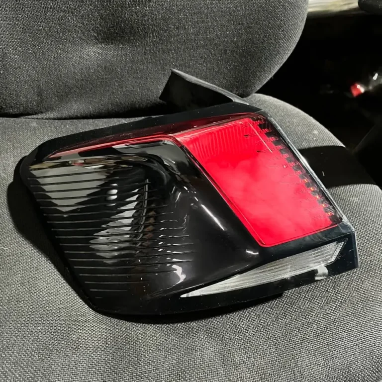 Foco trasero izquierdo Peugeot 3008 (2016–2021)