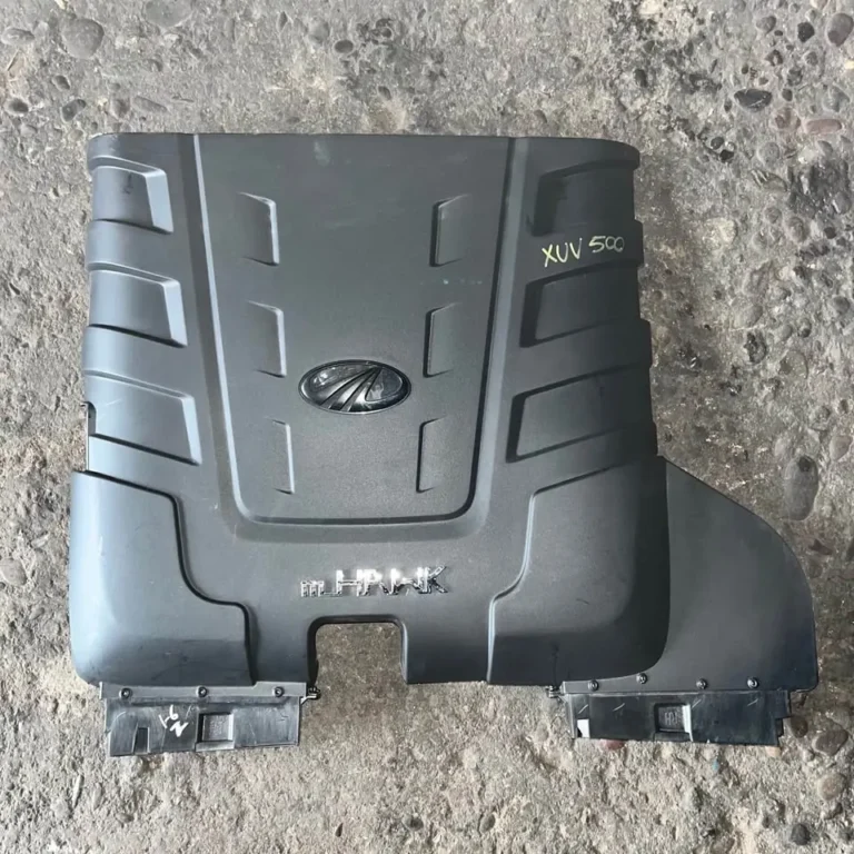 Tapa de motor Mahindra XUV 500