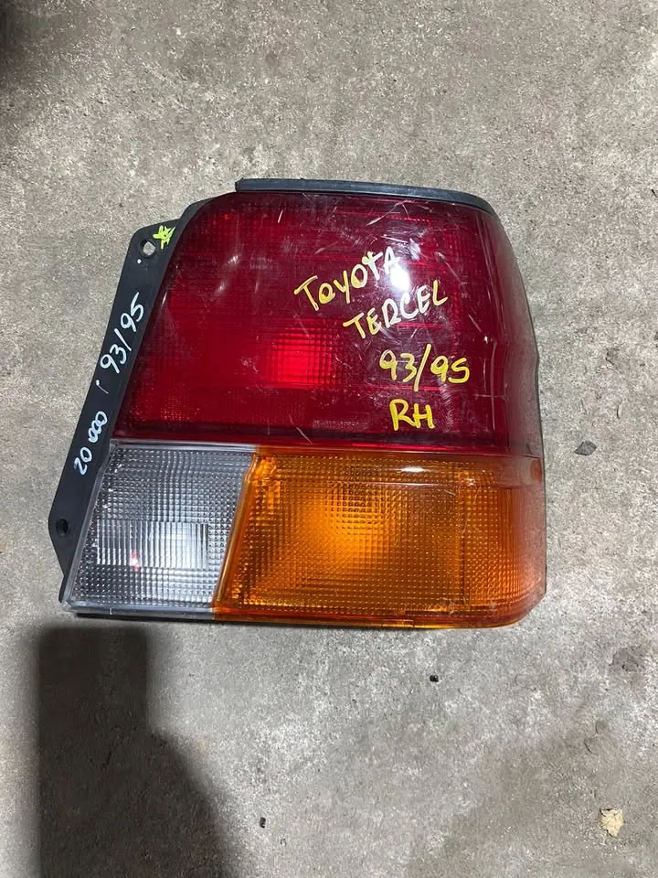 Foco trasero Toyota Tercel (1993–1995)